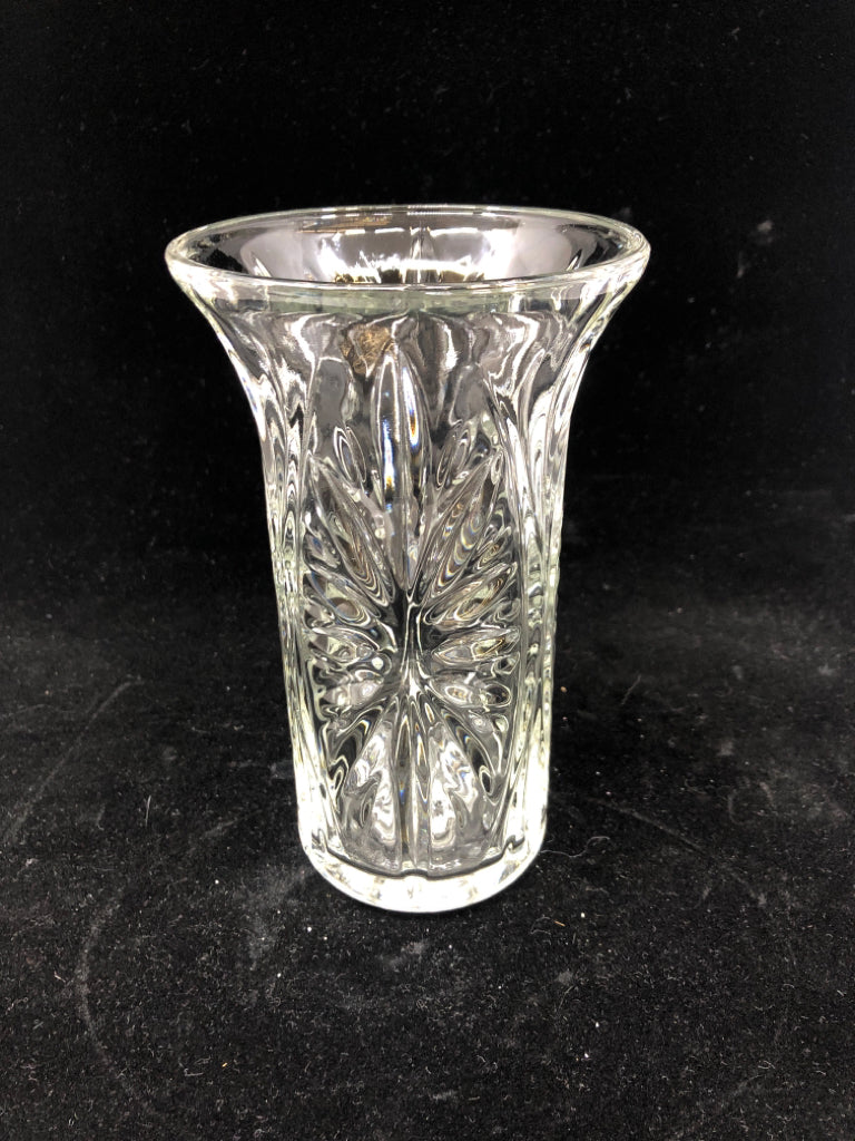 CLEAR CUT GLASS VASE.