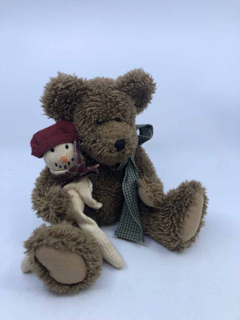 BOYDS BEAR BREWSTER T-BEAR HOLDING SNOWMAN.
