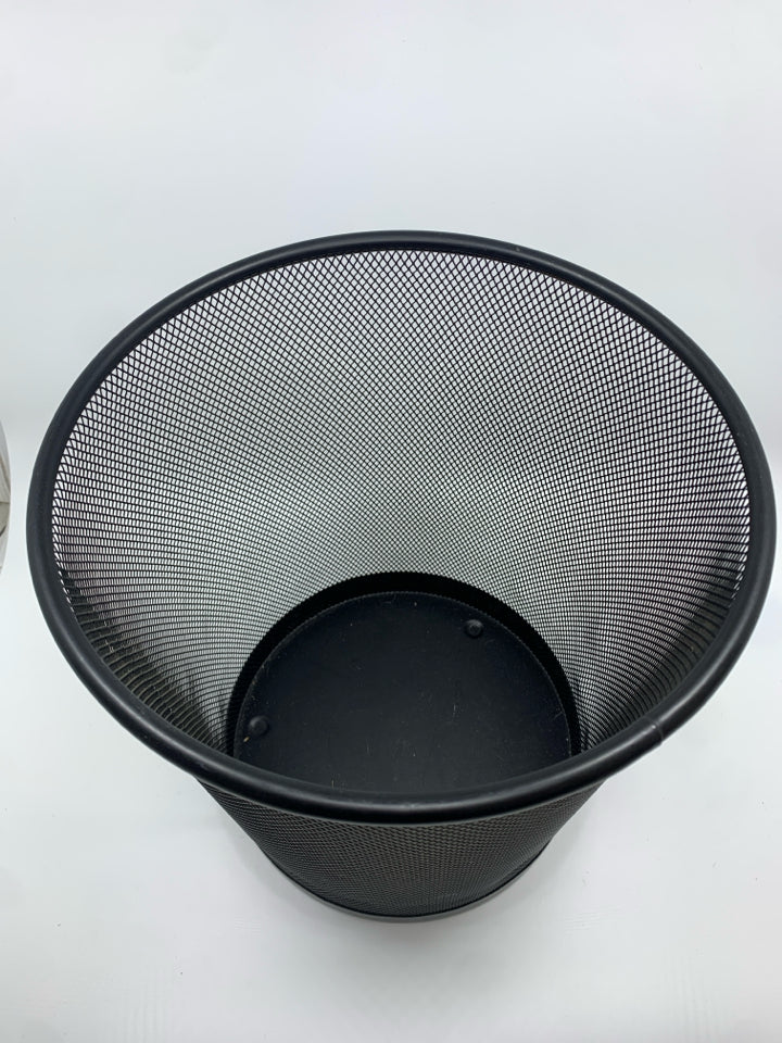 BLACK METAL TRASH CAN.