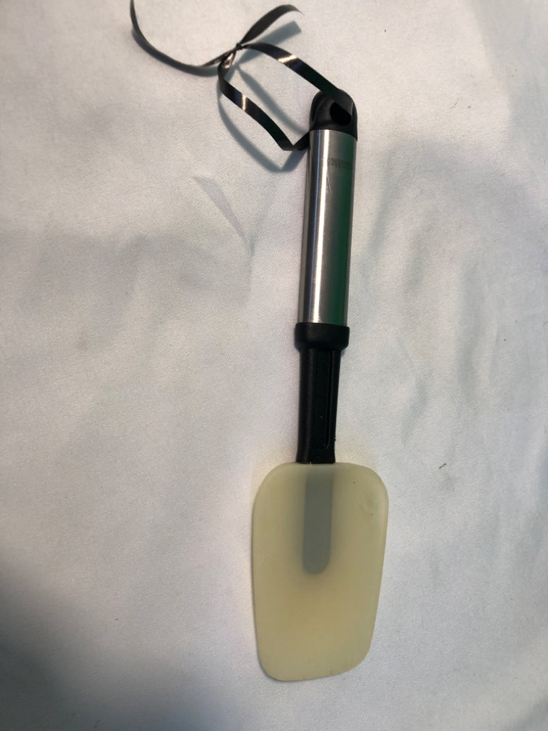 HOFFRITZ SPATULA W/ METAL HANDLE.