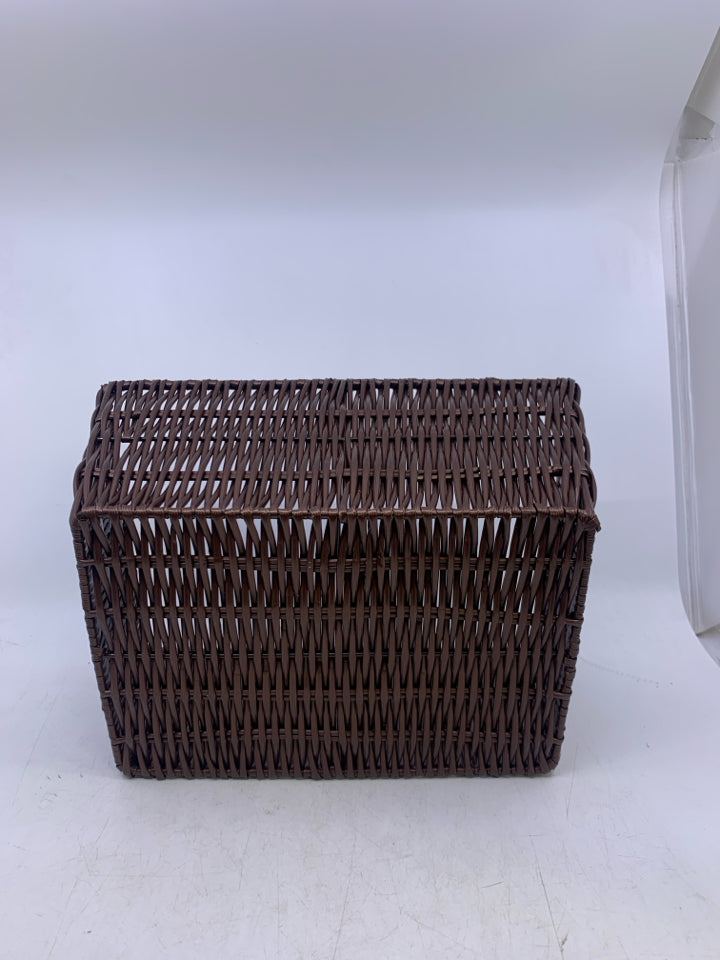 BROWN PLASTIC WOVEN W/ SILVER METAL HANDLES.