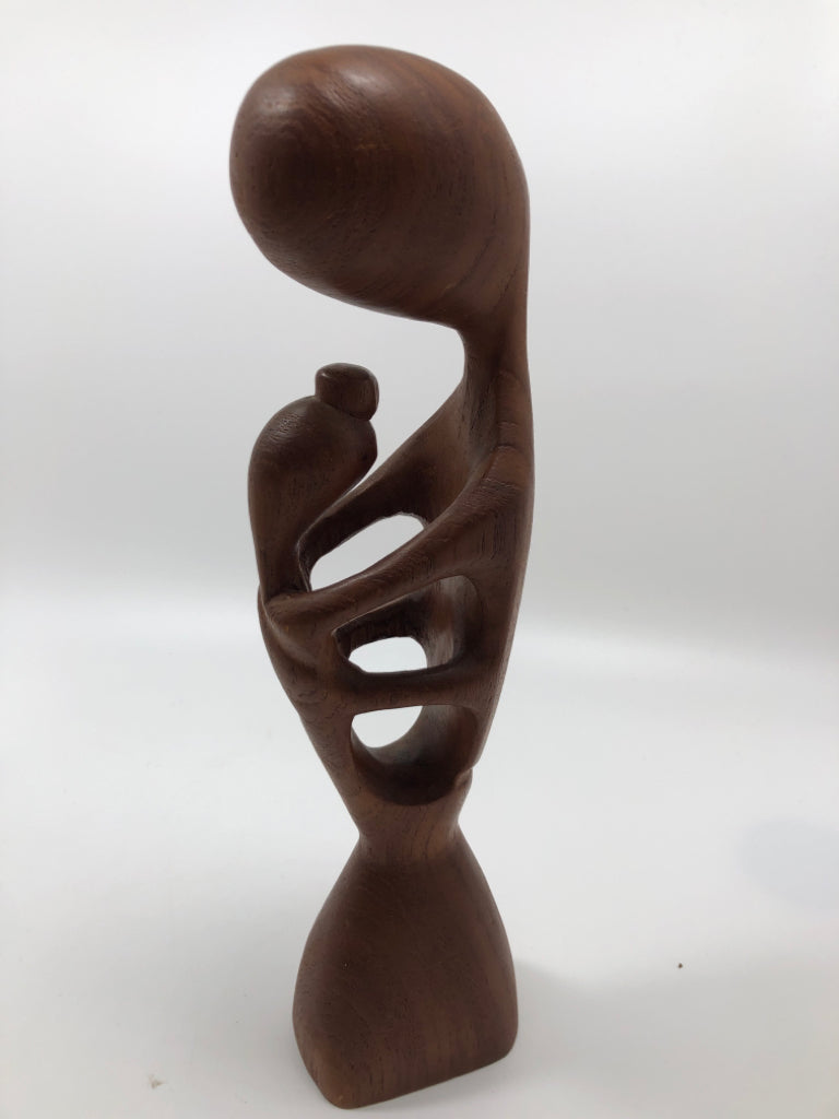 HAND CARVED MOTHER AND CHILD WOOD SCULPTURE.