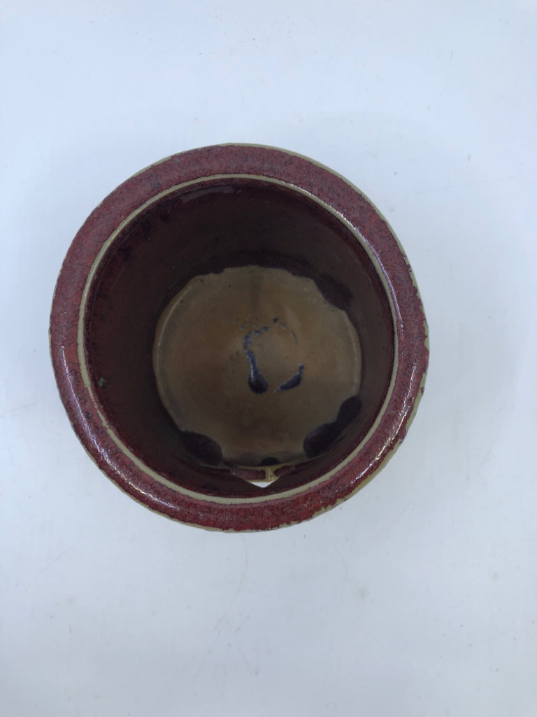 RED STAR CUT OUT TEA LIGHT HOLDER.