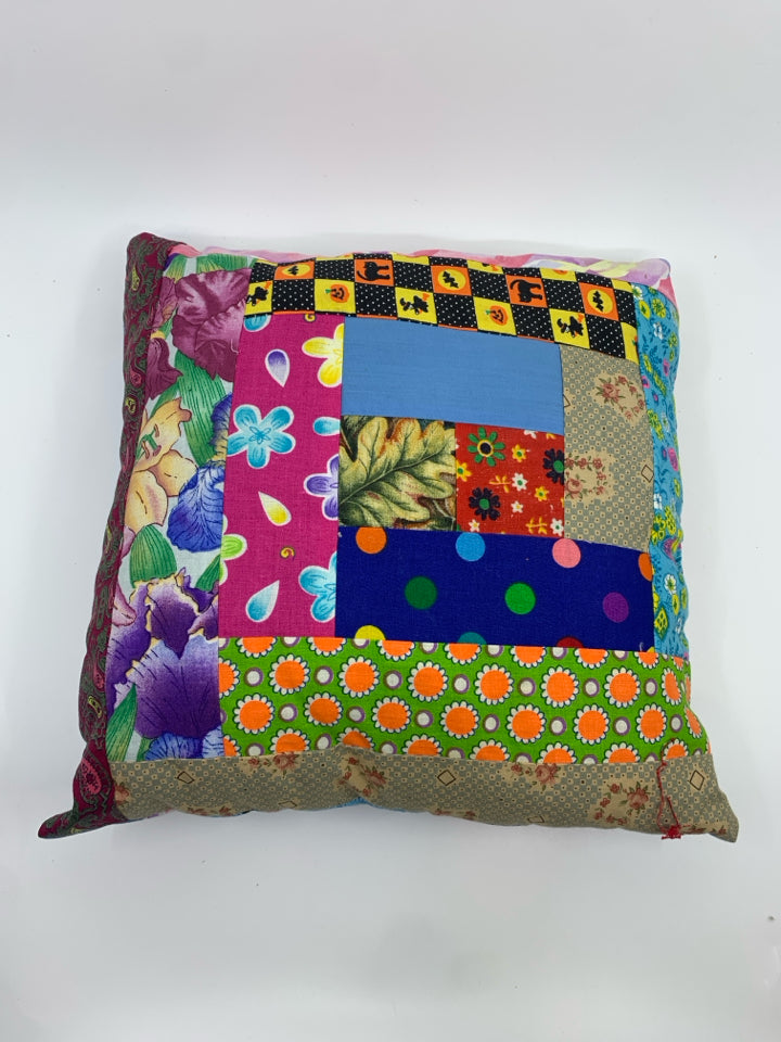 SMALL PATCHWORK PILLOW.