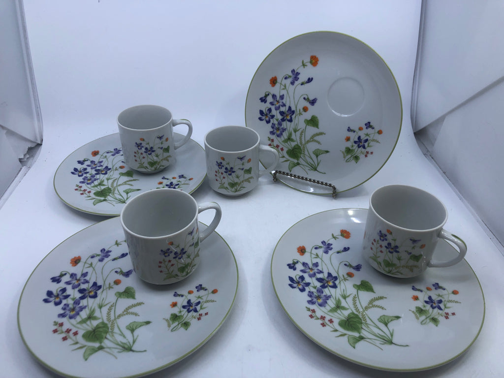8PC FLORAL SNACK PLATES AND CUPS.