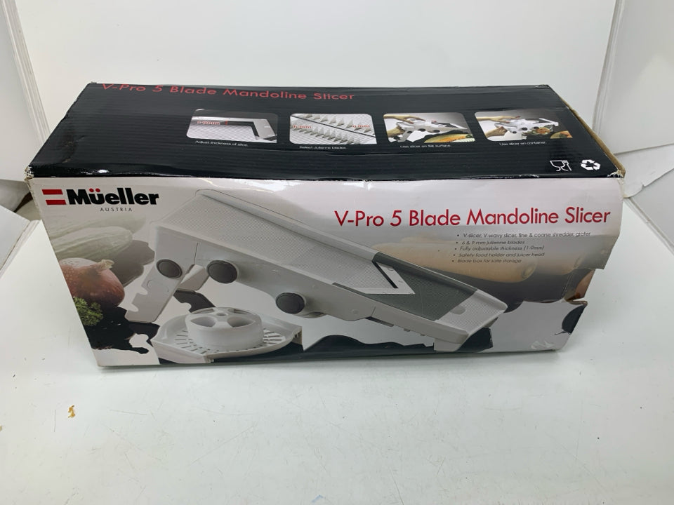 IN BOX 5 BLADE MANDOLINE.