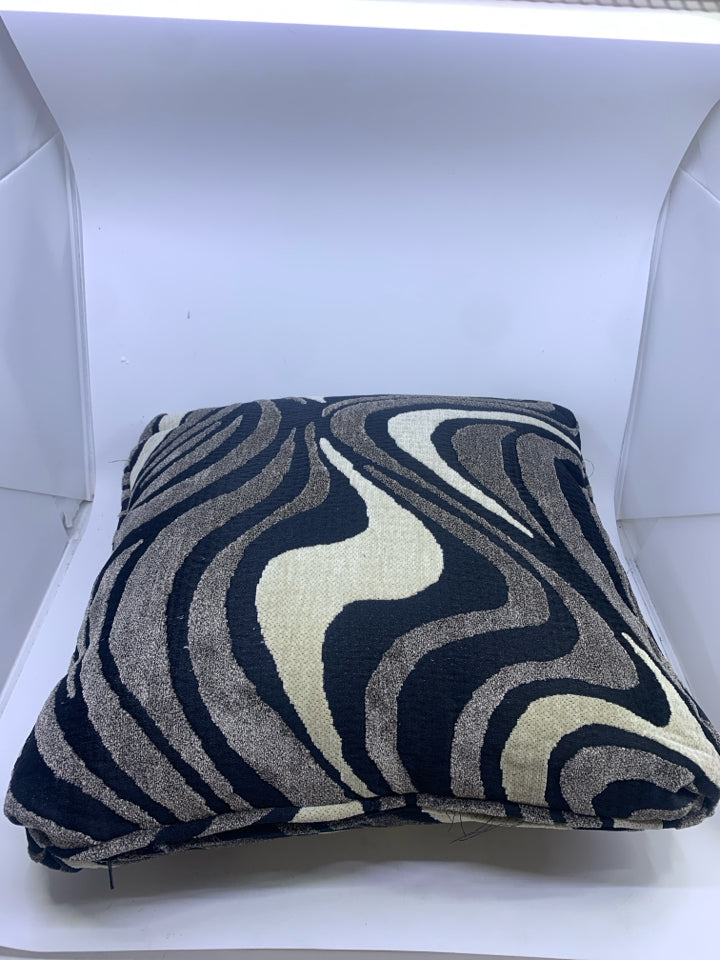 GREY W/BLACK CREAM SWIRLS PILLOW.