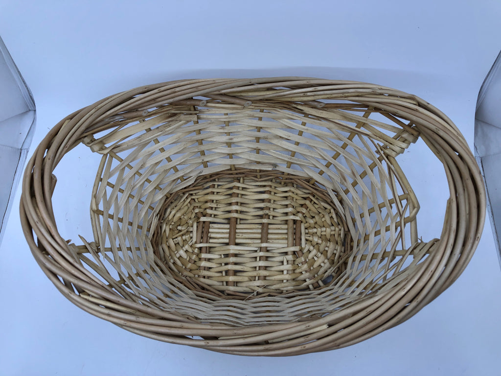 BLONDE FLARED EDGE BASKET W HANDLES.