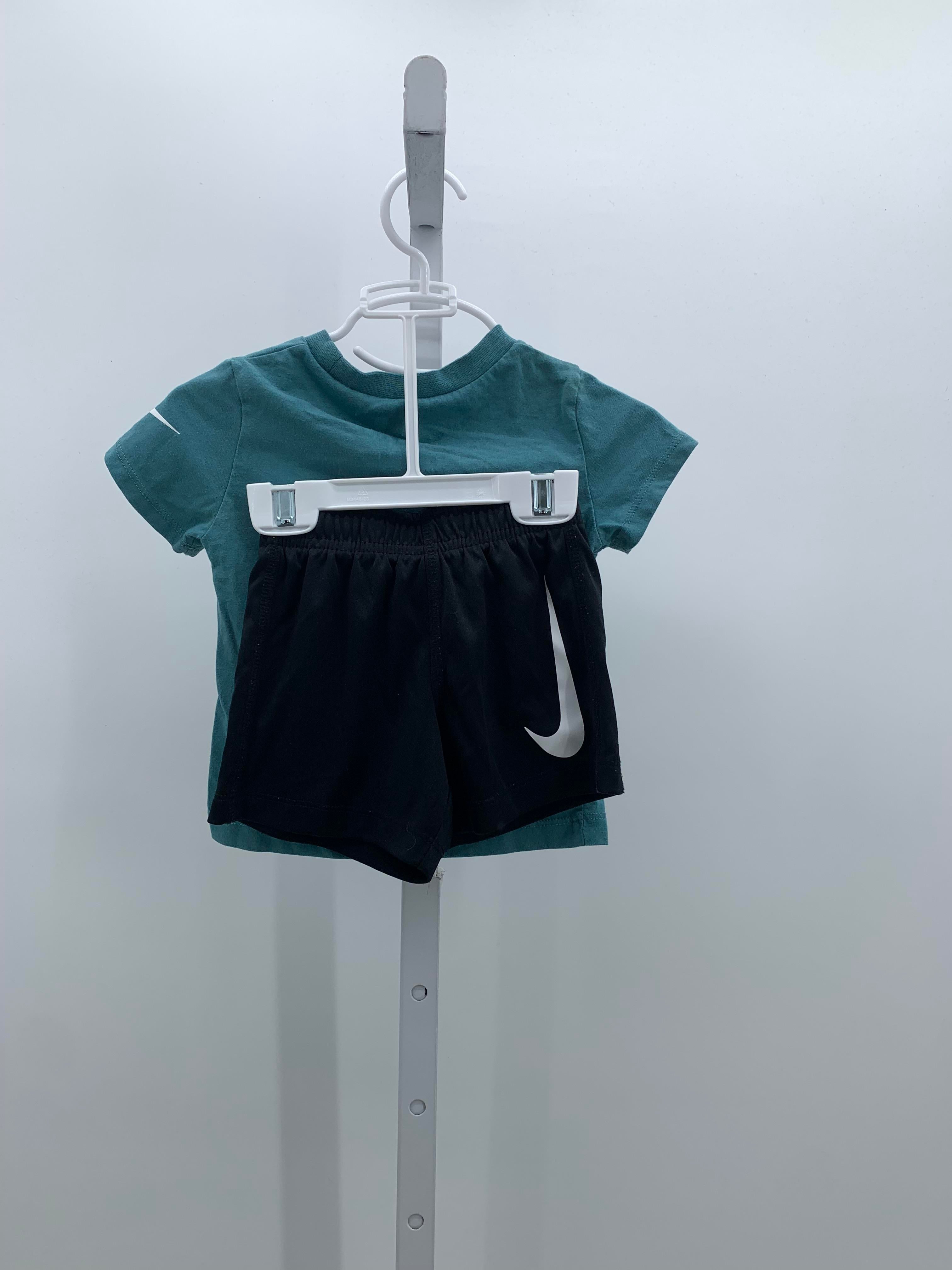 KNIT SHIRT AND BLACK SHORTS