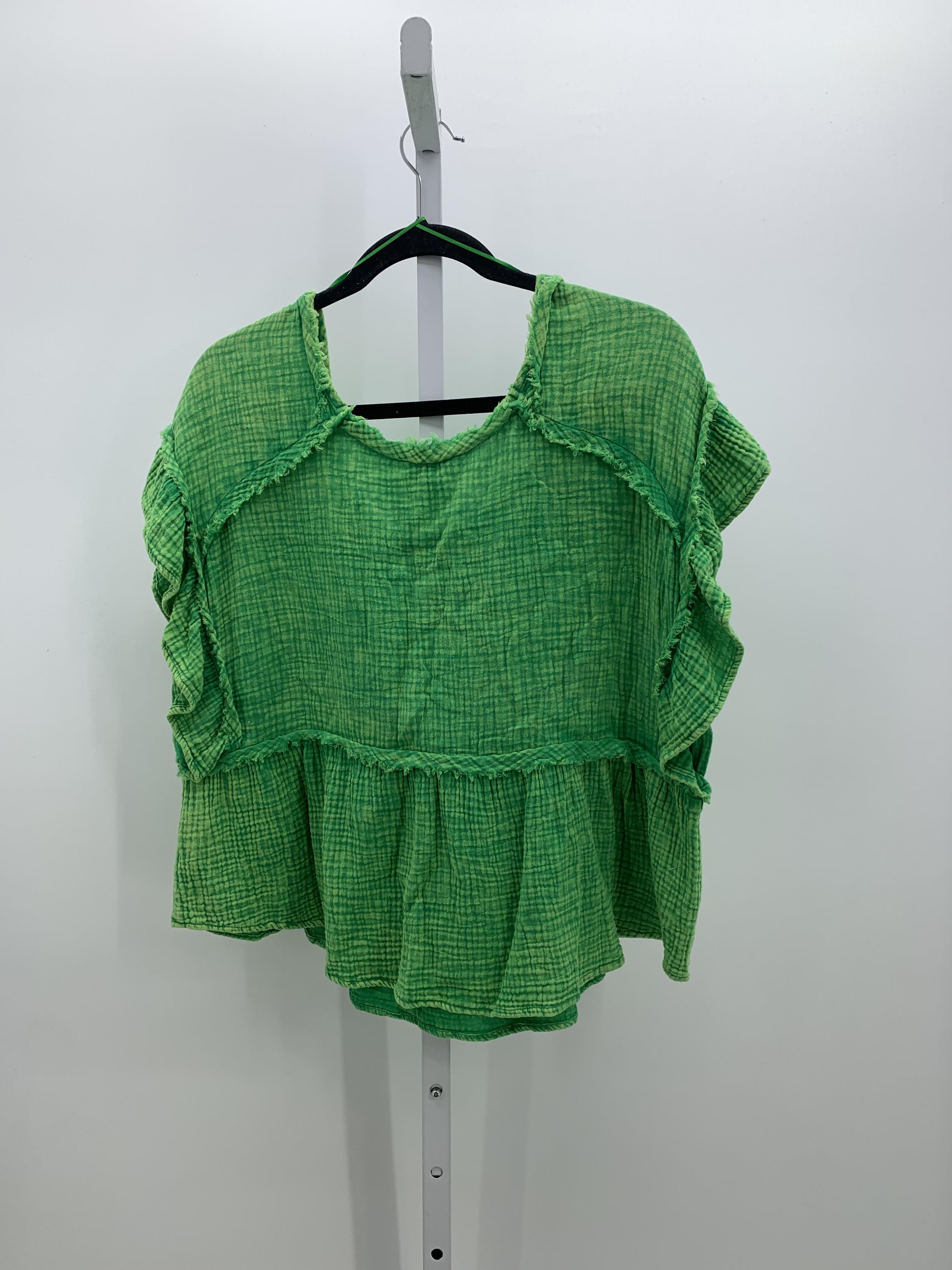 Size Medium Misses Short Sleeve Shirt