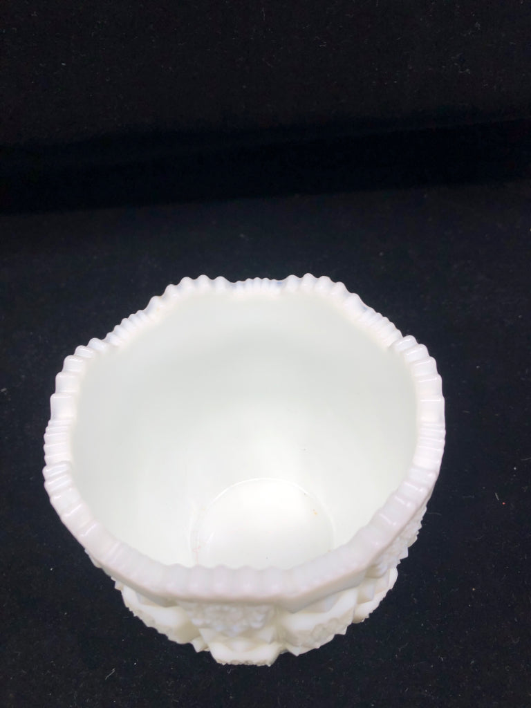 VTG TEXTURED MILK GLASS SUG/CREAMER W/ SCALLOP EDGE.