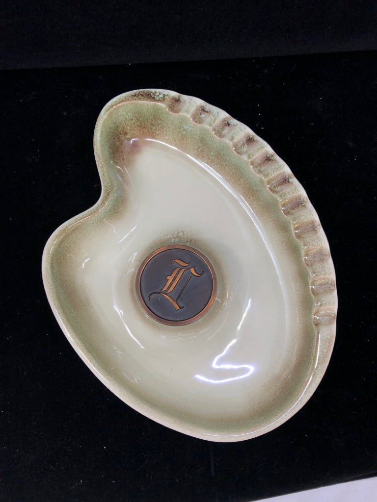 VTG ROSEVILLE POTTERY "THE HYDE PARK" ASHTRAY.