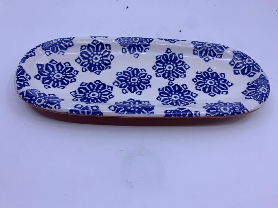 BLUE AND WHITE TERRA COTTA OVAL DECOR PLATE.