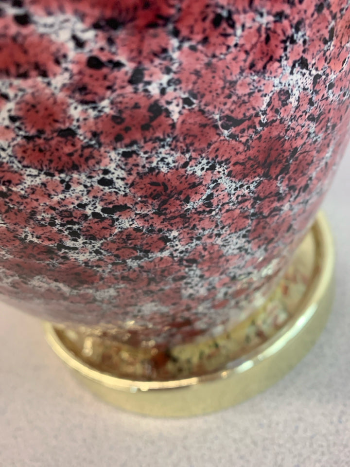 RED SPECKLED CERAMIC BASE LAMP W/RED SHADE.