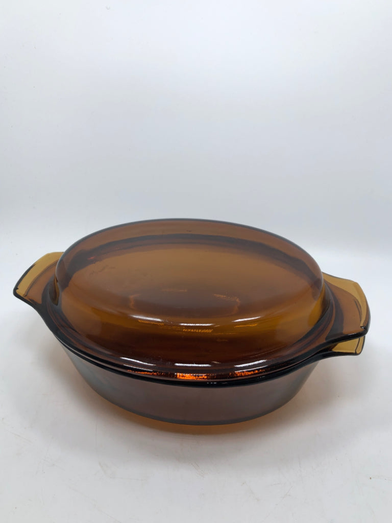 COVERED GLASS CASSEROLE DISH.