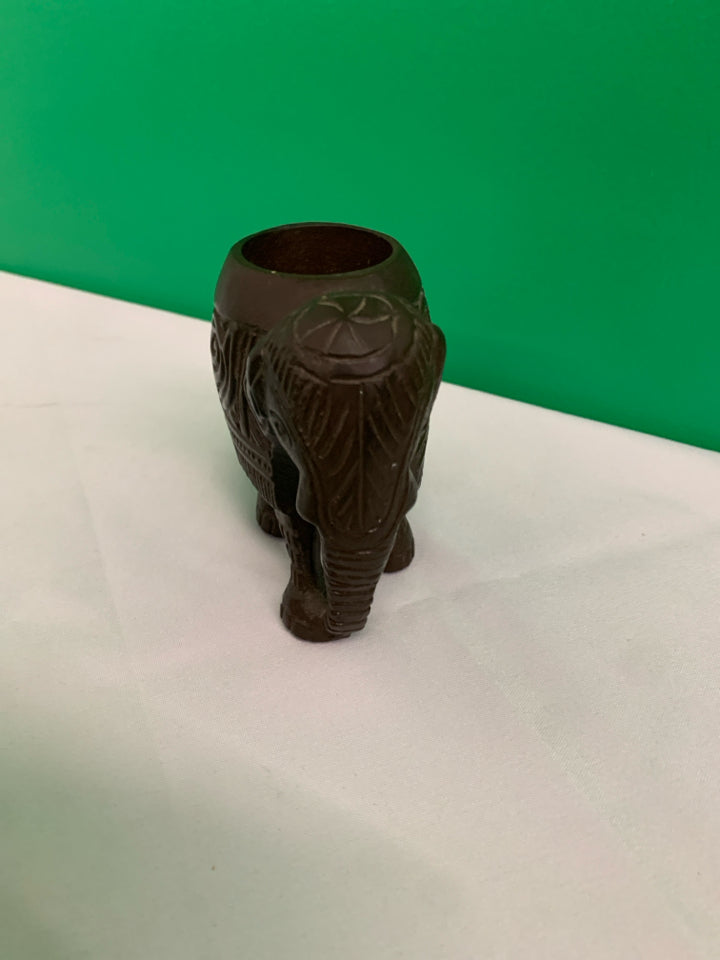 METAL CARVED ELEPHANT TEA LIGHT HOLDER.