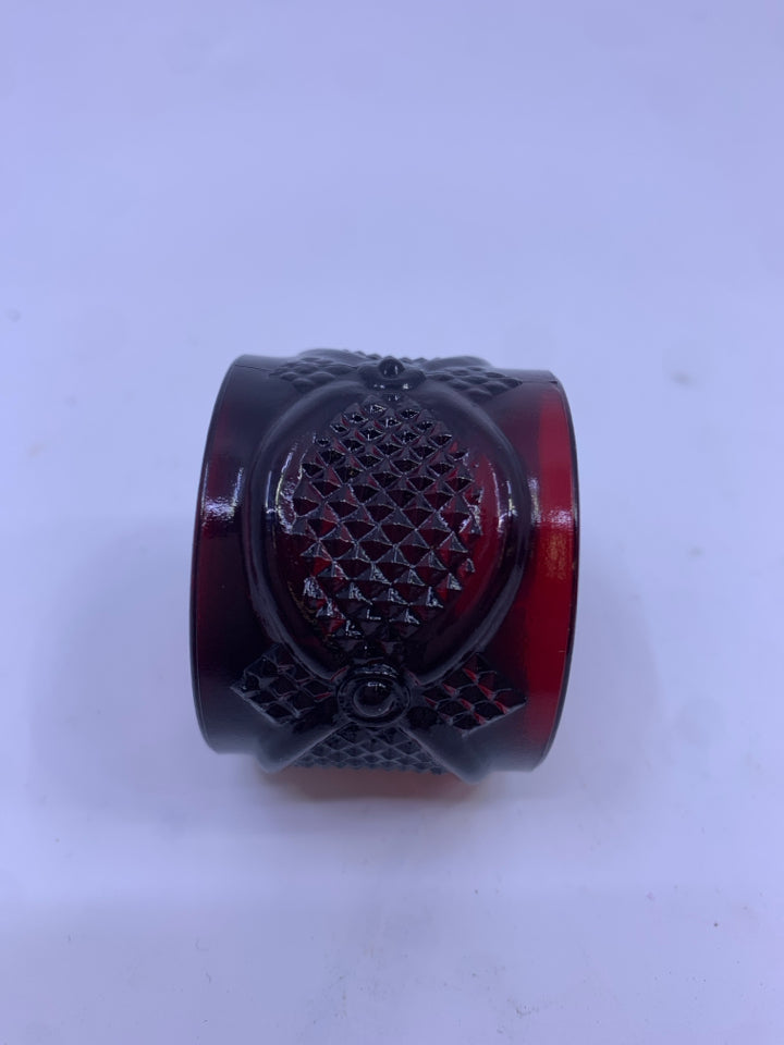 4 CRANBERRY NAPKIN RINGS.