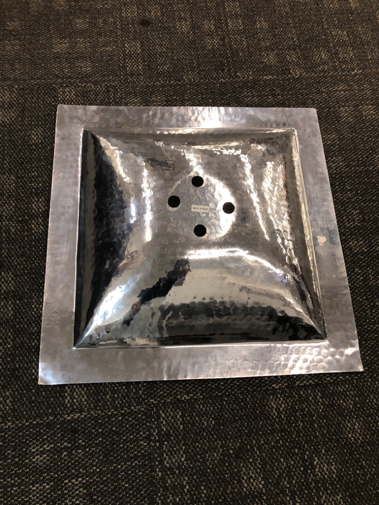LG HAMMERED METAL CENTERPIECE TRAY.