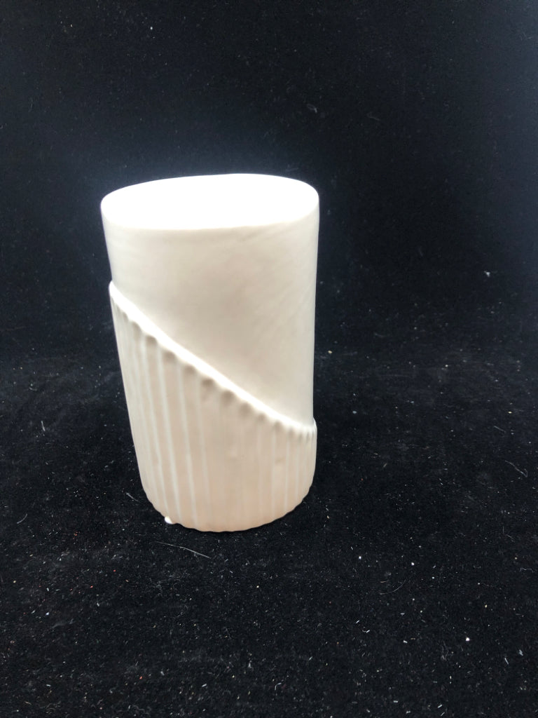 SLANTED TEXTURE CERAMIC VASE.