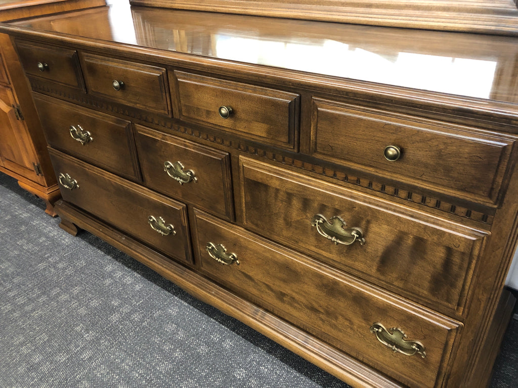 VTG DRESSER W/MIRROR.