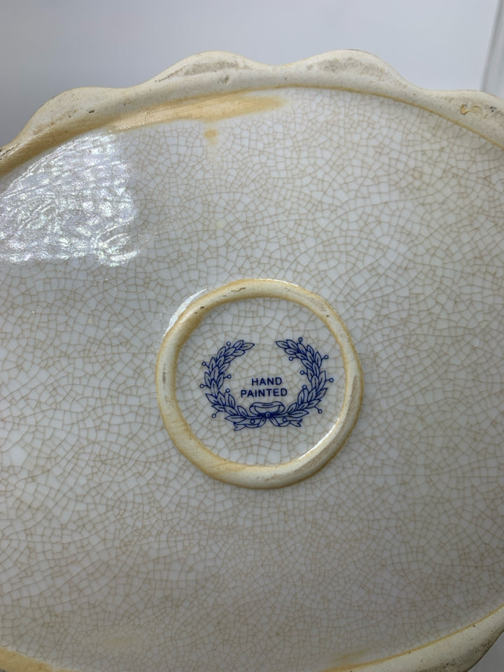 VTG WHITE OVAL COVERED TRINKET DISH W/ FLOWERS.