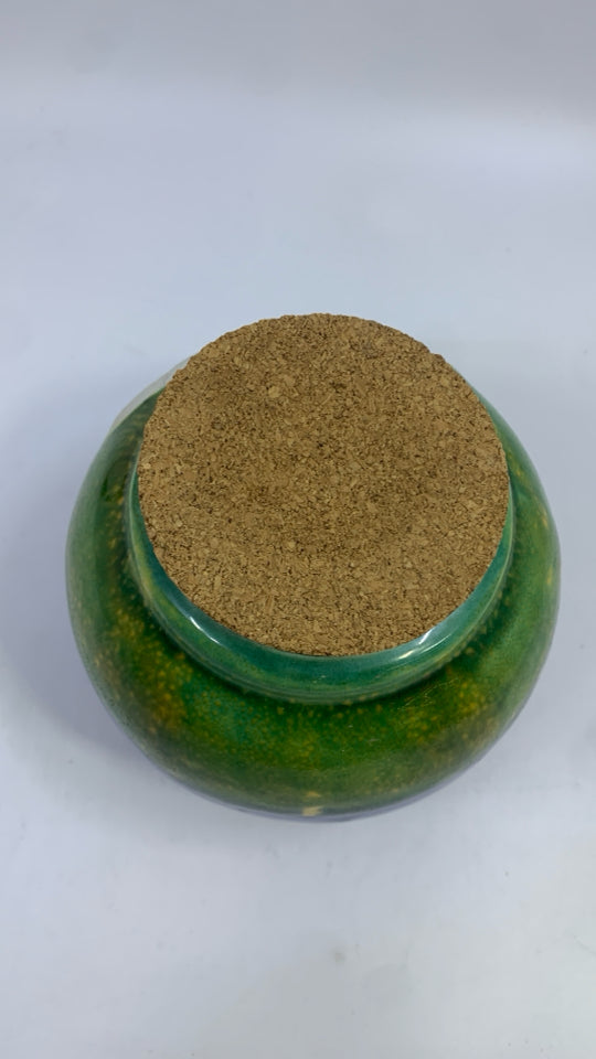 HUGS & KISSES FUND POTTERY JAR.