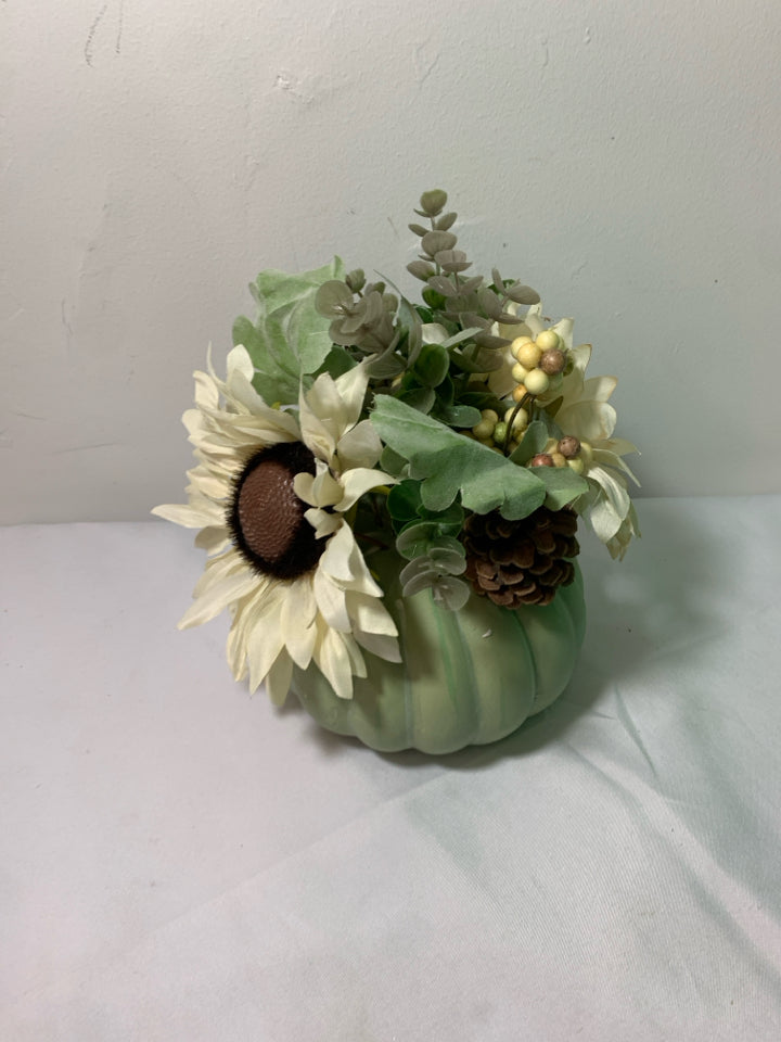 TEAL PUMPKIN W/ FAUX FALL BOUQUET.