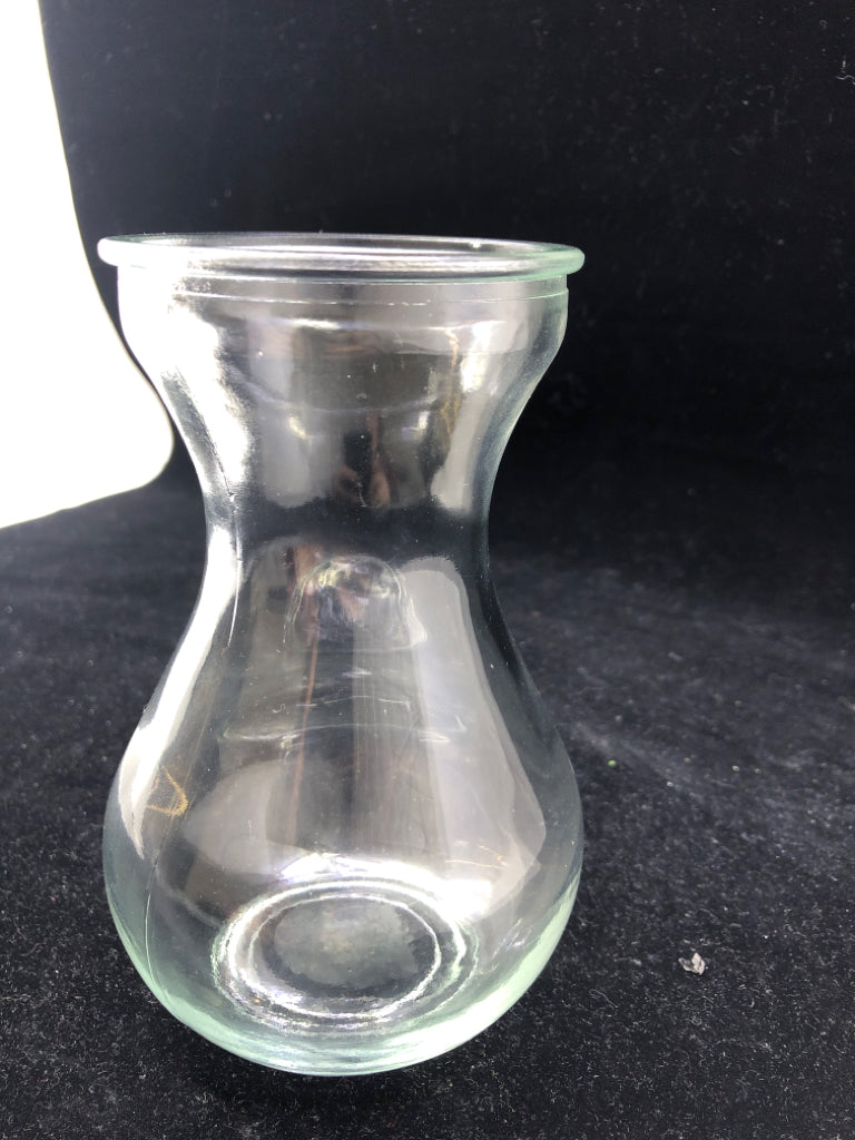 HOURGLASS SHAPED BULB FORCING GLASS VASE.