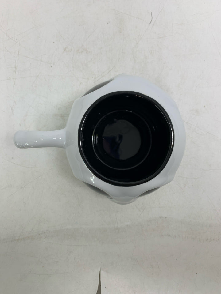 WHITE SKELTON NIGHTMARE BEFORE CHRISTMAS MUG.