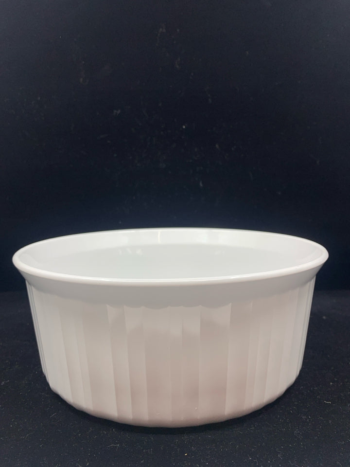 CIRCLE WHITE RIBBED CASSEROLE DISH.