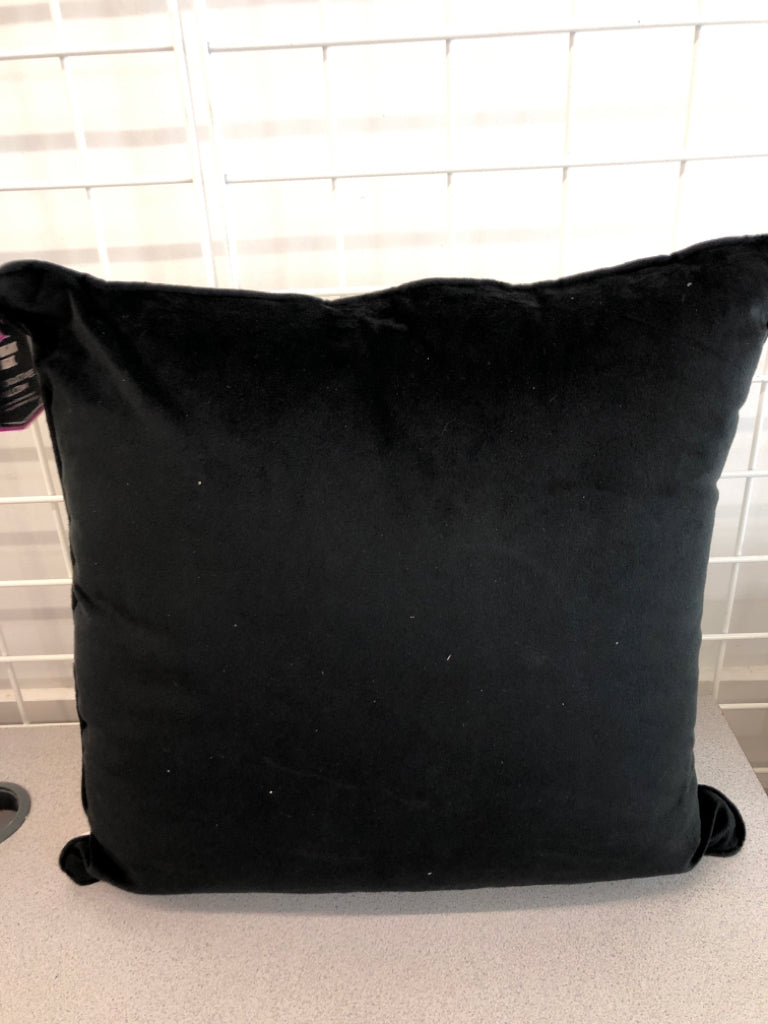 NWT WITCHES CASTING SPELLS PILLOW.