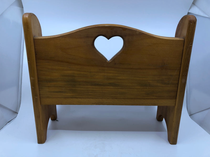 SMALL BLONDE WOOD DOLL BENCH.