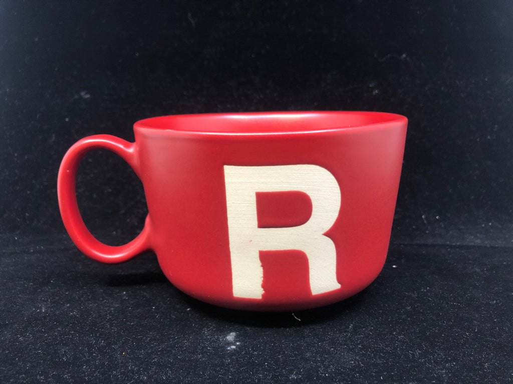 MATTE RED MONOGRAMMED "R" MUG.