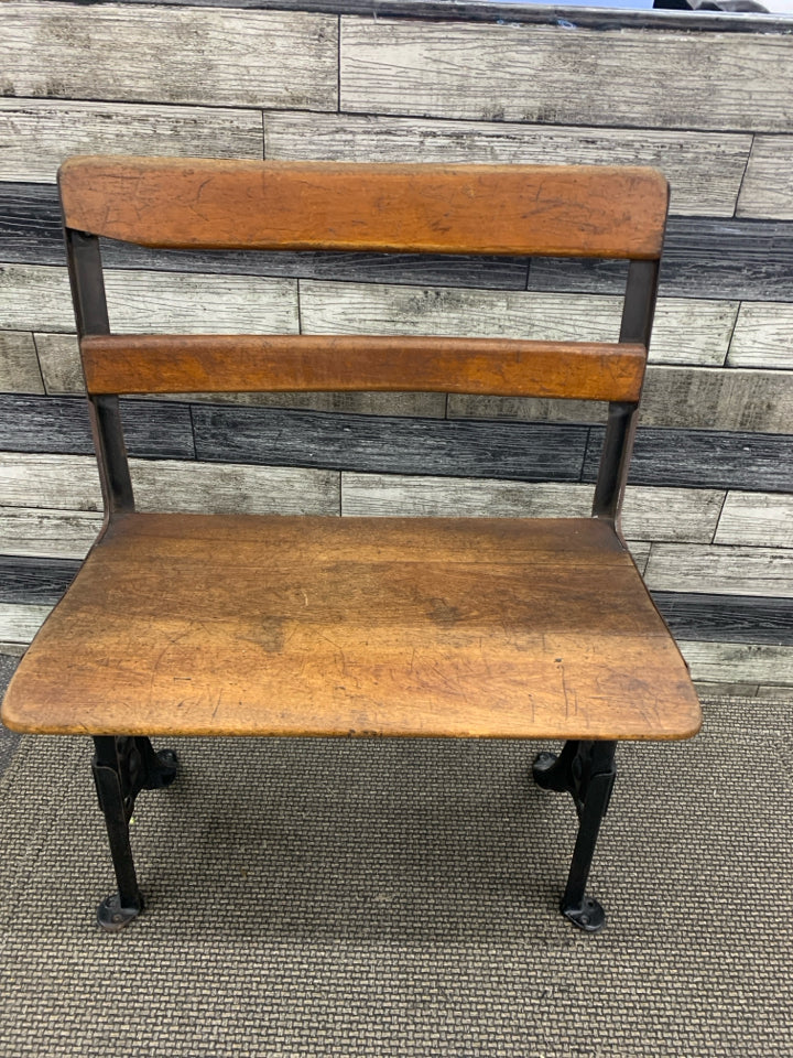 VTG KIDS WOODEN BENCH.