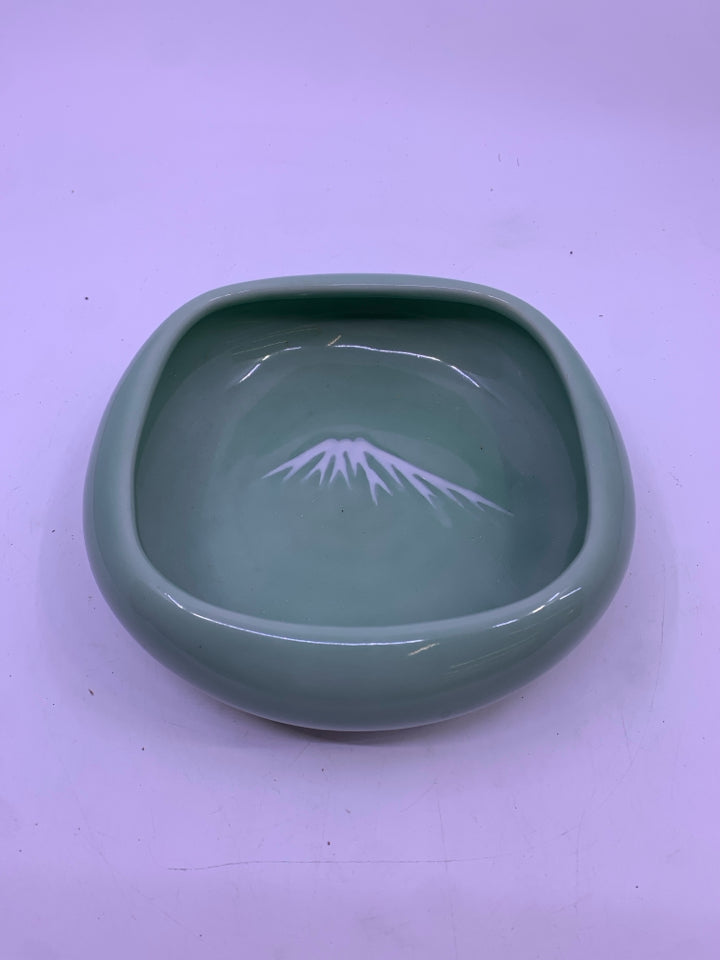 VTG SQUARE MINT GREEN BOWL.
