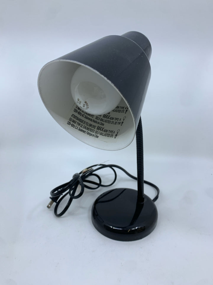 BLACK ADJUSTABLE DESK LAMP.