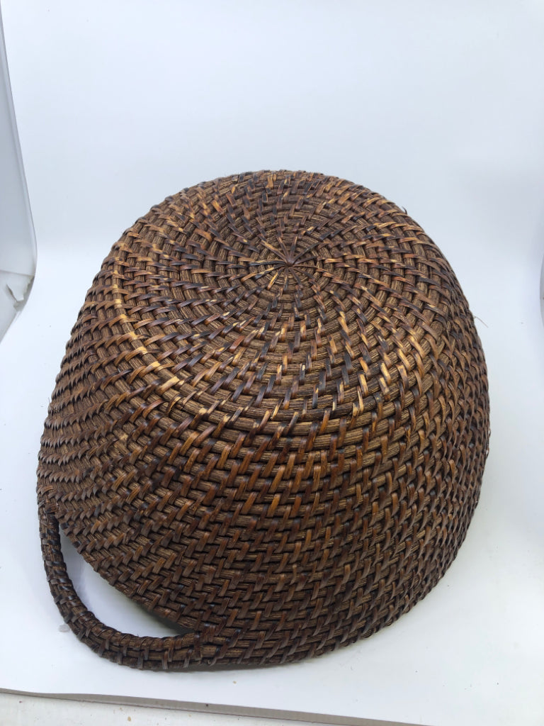 ROUND DARK WOVEN BASKET W/HANDLES.