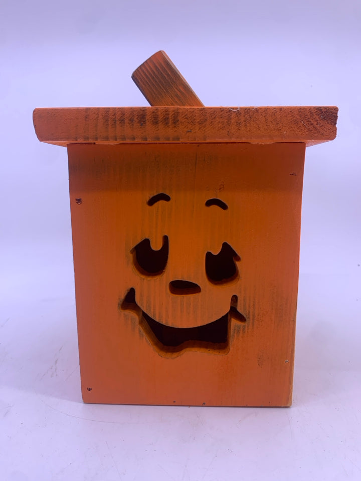 WOOD ORANGE SQUARE JACK O LANTERN TEA LIGHT HOLDER.