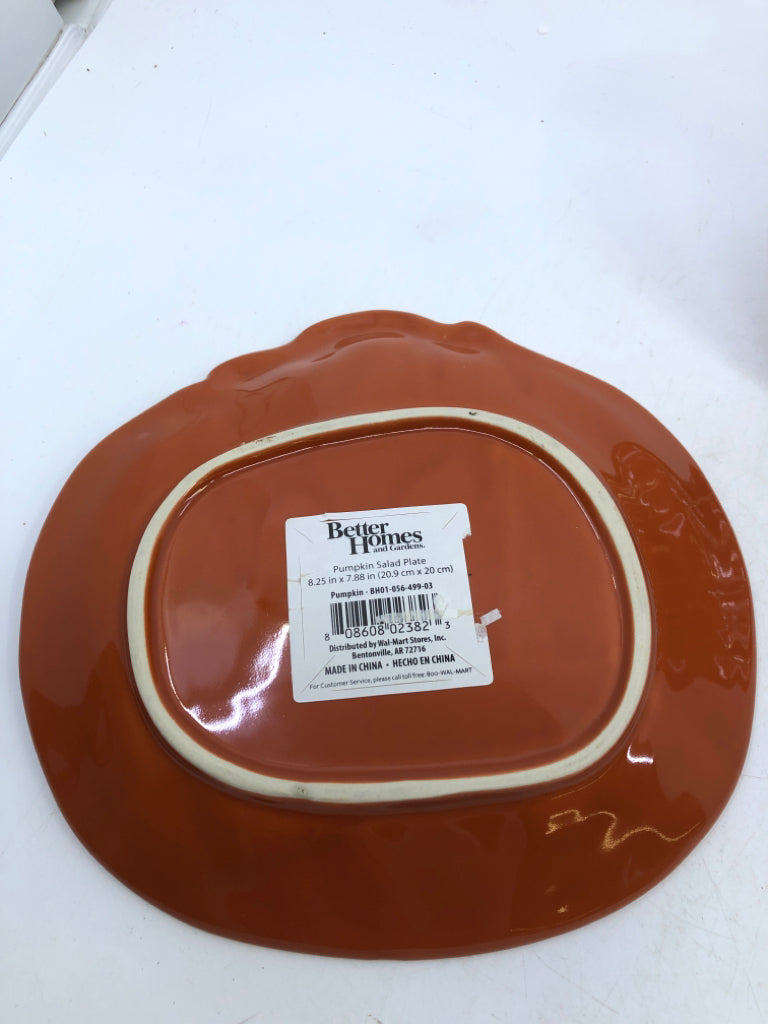 2 PUMPKIN PLATES.