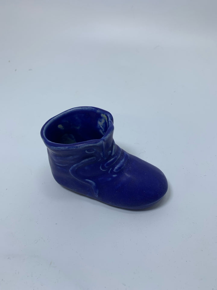 VTG DARK BLUE POTTERY BABY SHOE.