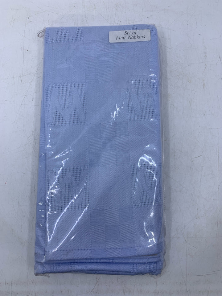 NIP 4 LIGHT BLUE NAPKINS.