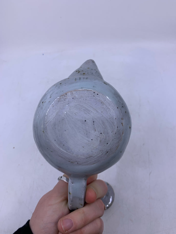 SMALL GREY W/ SPECKLES TEA TOP.