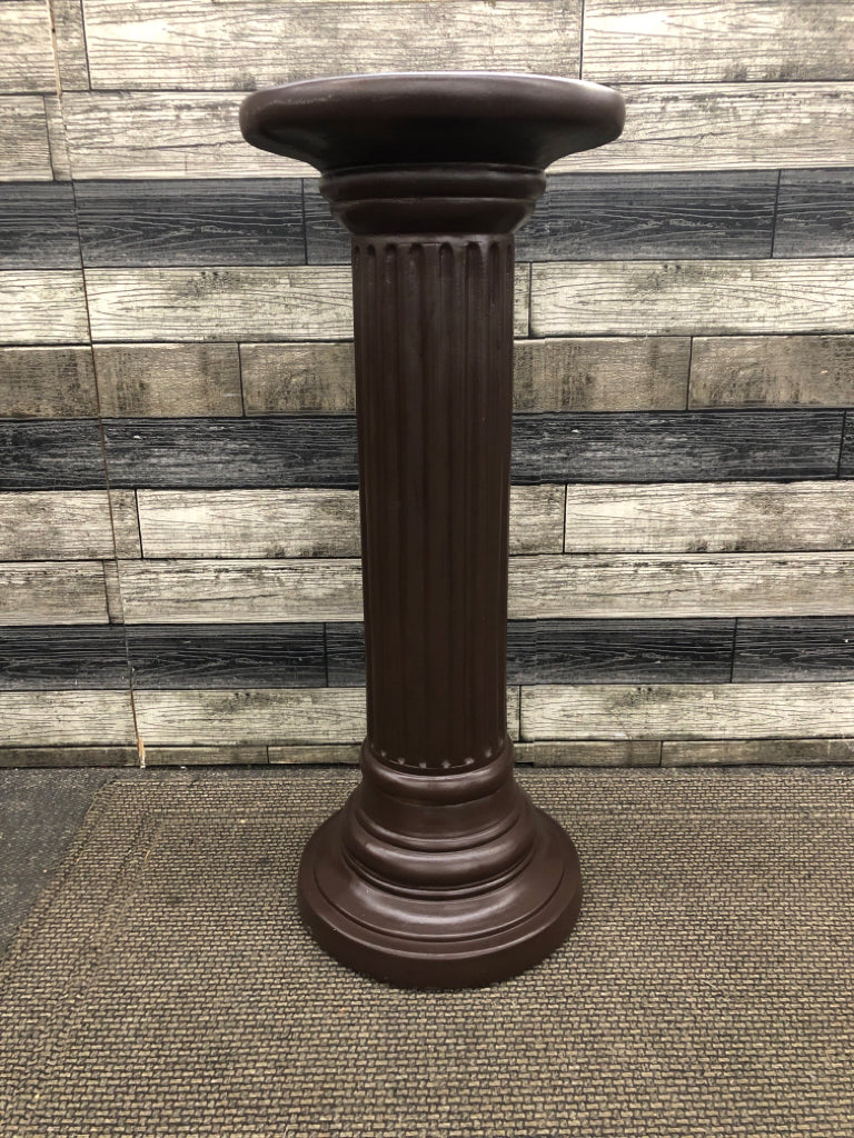 BROWN PLASTER COLUMN PEDESTAL.