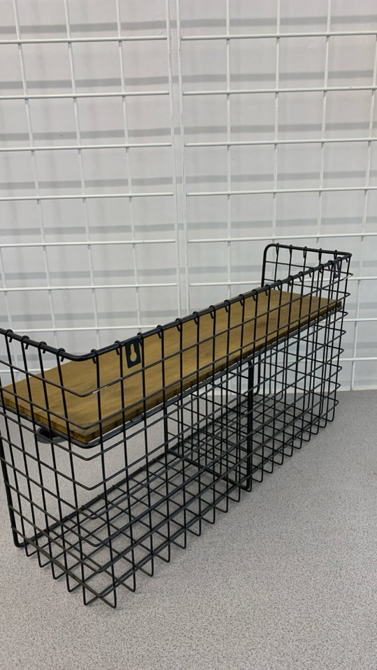 DIVIDED METAL WALL MOUNT W/SHELF.