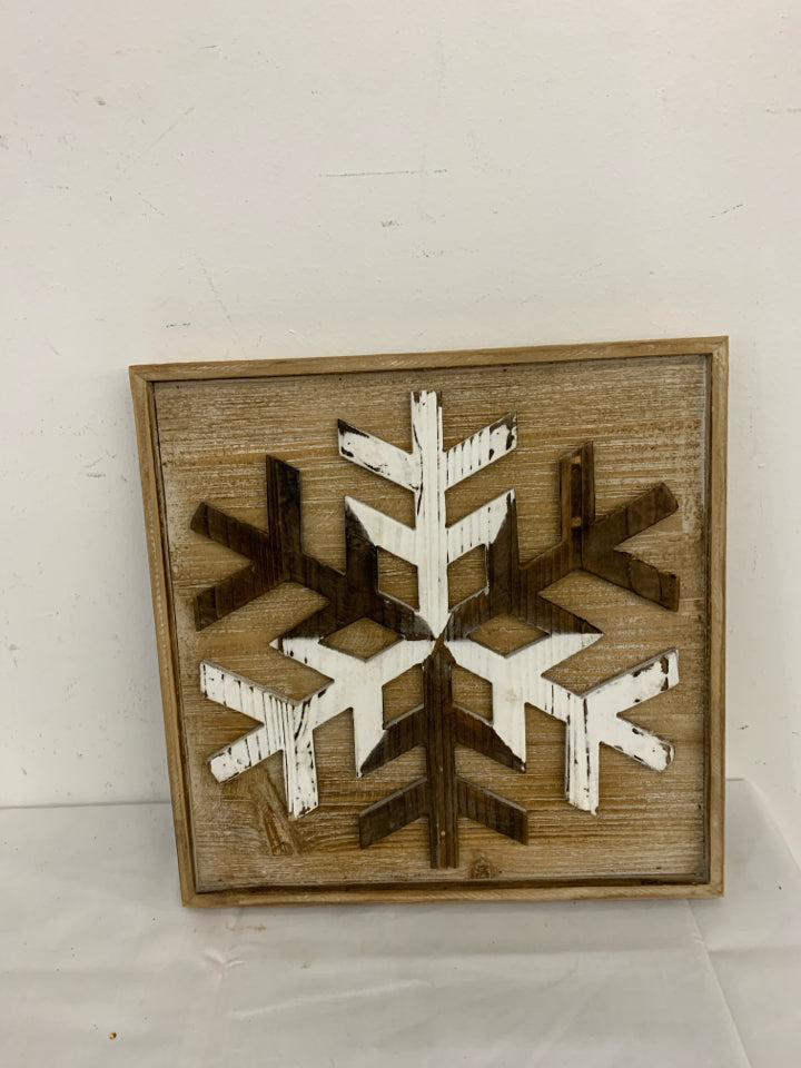 DISTRESSED SNOWFLAKE WALL HANGING.