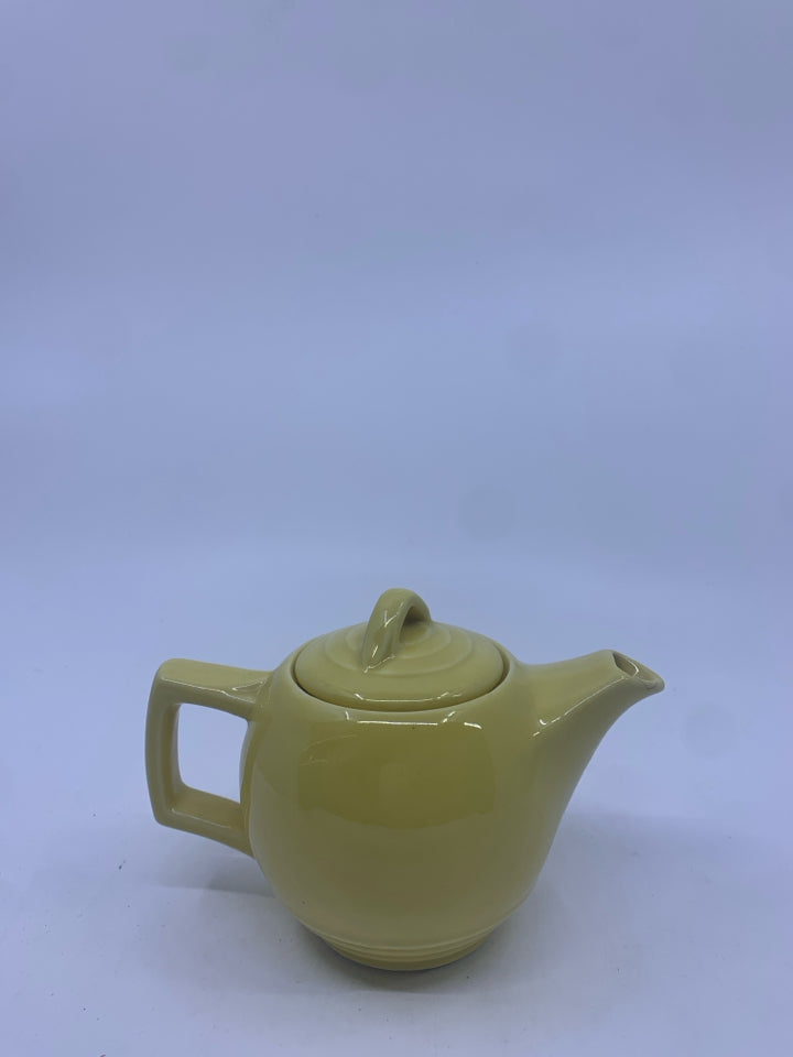 VTG MCCOY LIGHT YELLOW TEA POT.