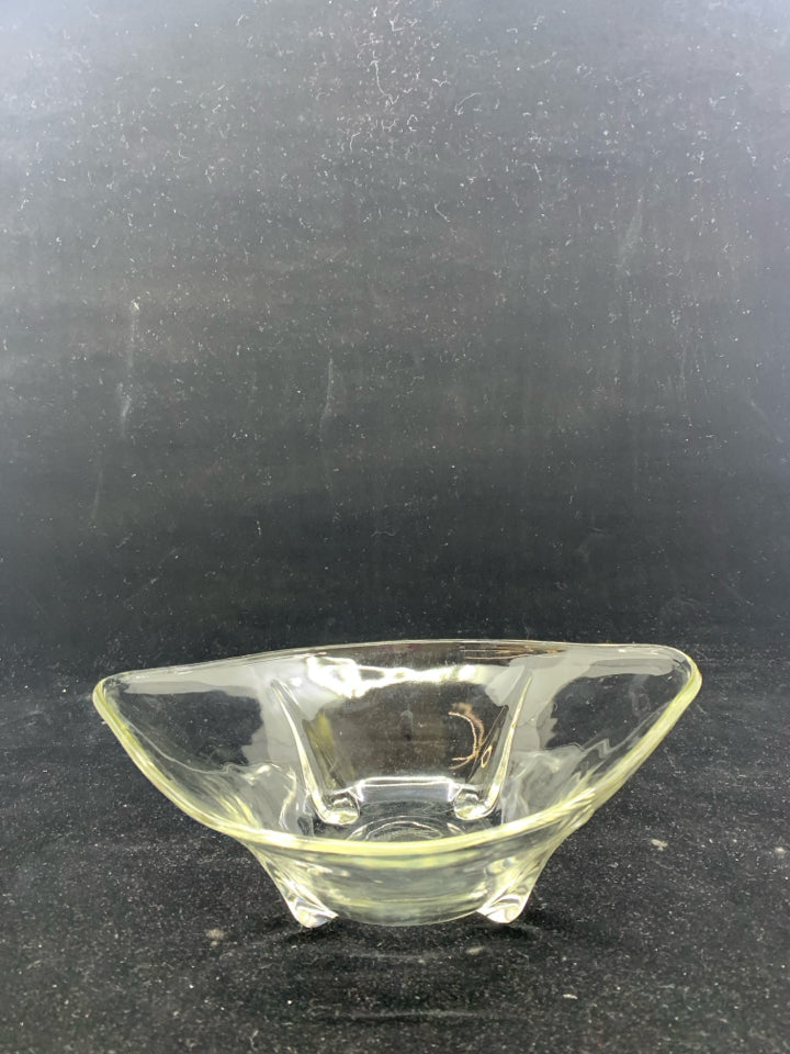 FOOTED GLASS BOWL.