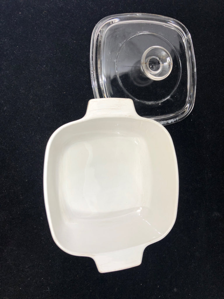 PYREX WHITE CASSEROLE DISH W/ LID.