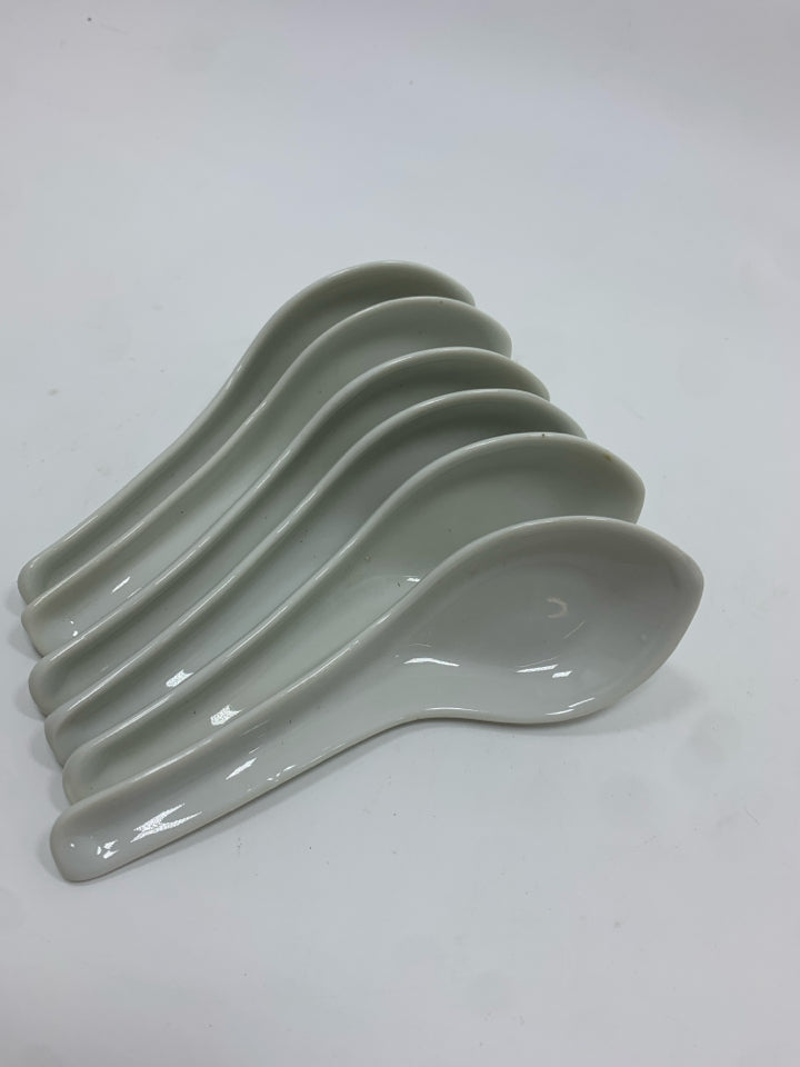 6 PORCELAIN ASIAN SOUP SPOONS.