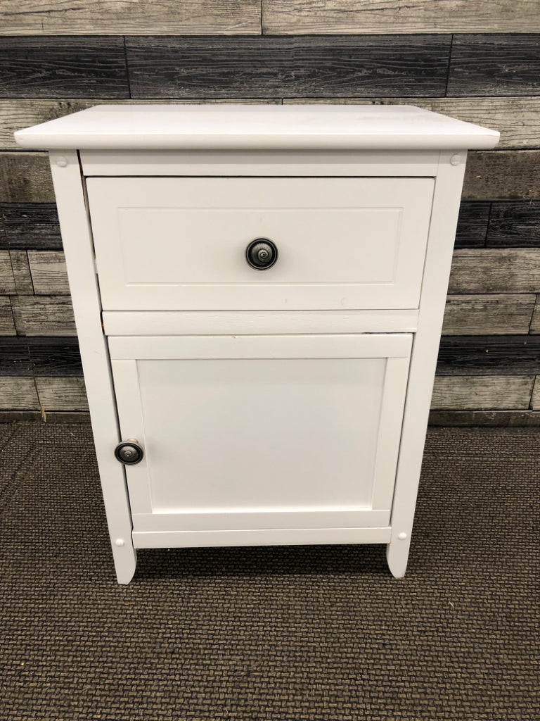 WHITE NIGHTSTAND W/ DRAWER & CABINET.